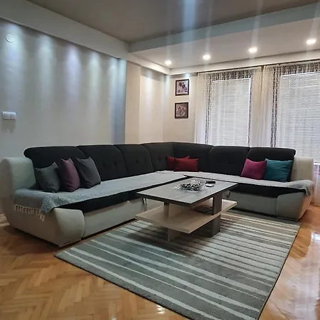 アパート Lux K ビイェリナ